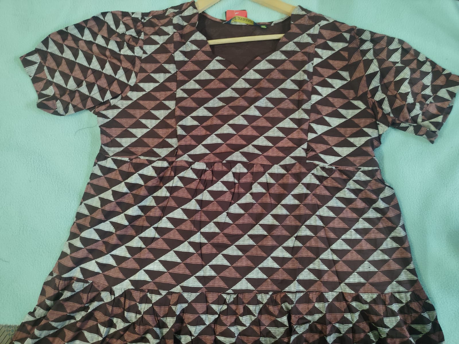 GEOMETRIC DESIGN BROWN